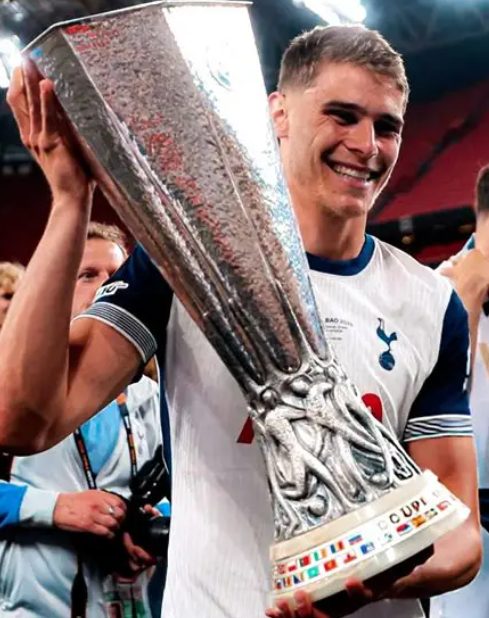 英超热刺客胜埃弗顿：范德芬赛后多维解读赛事