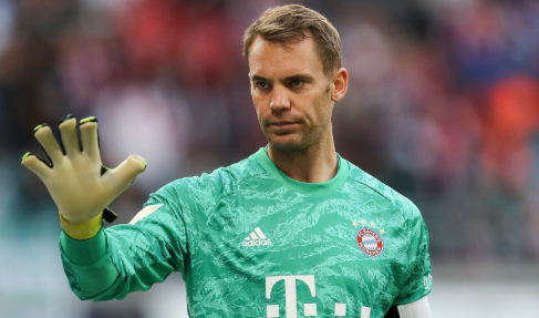 诺伊尔：从沙尔克到拜仁，一段坚守与抉择的足球之路